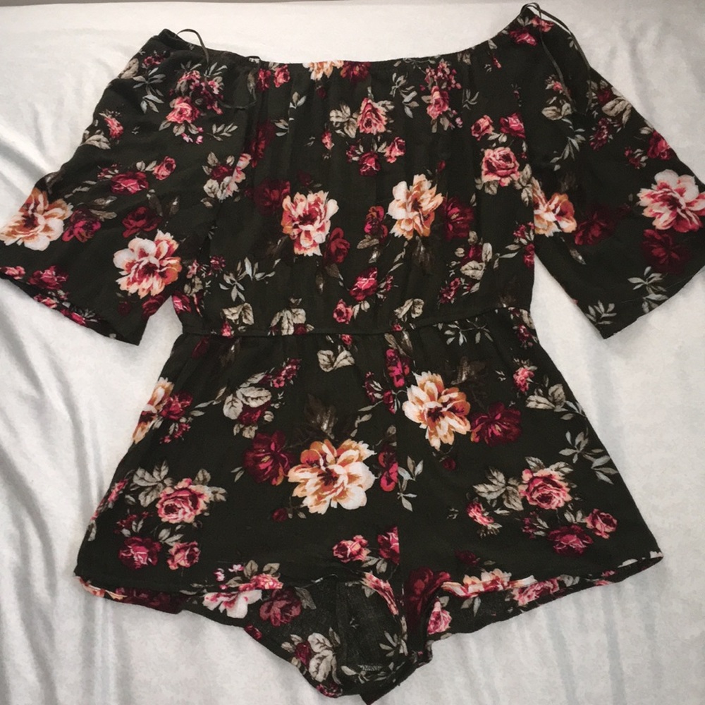 Off-The- Shoulder Floral Green Romper